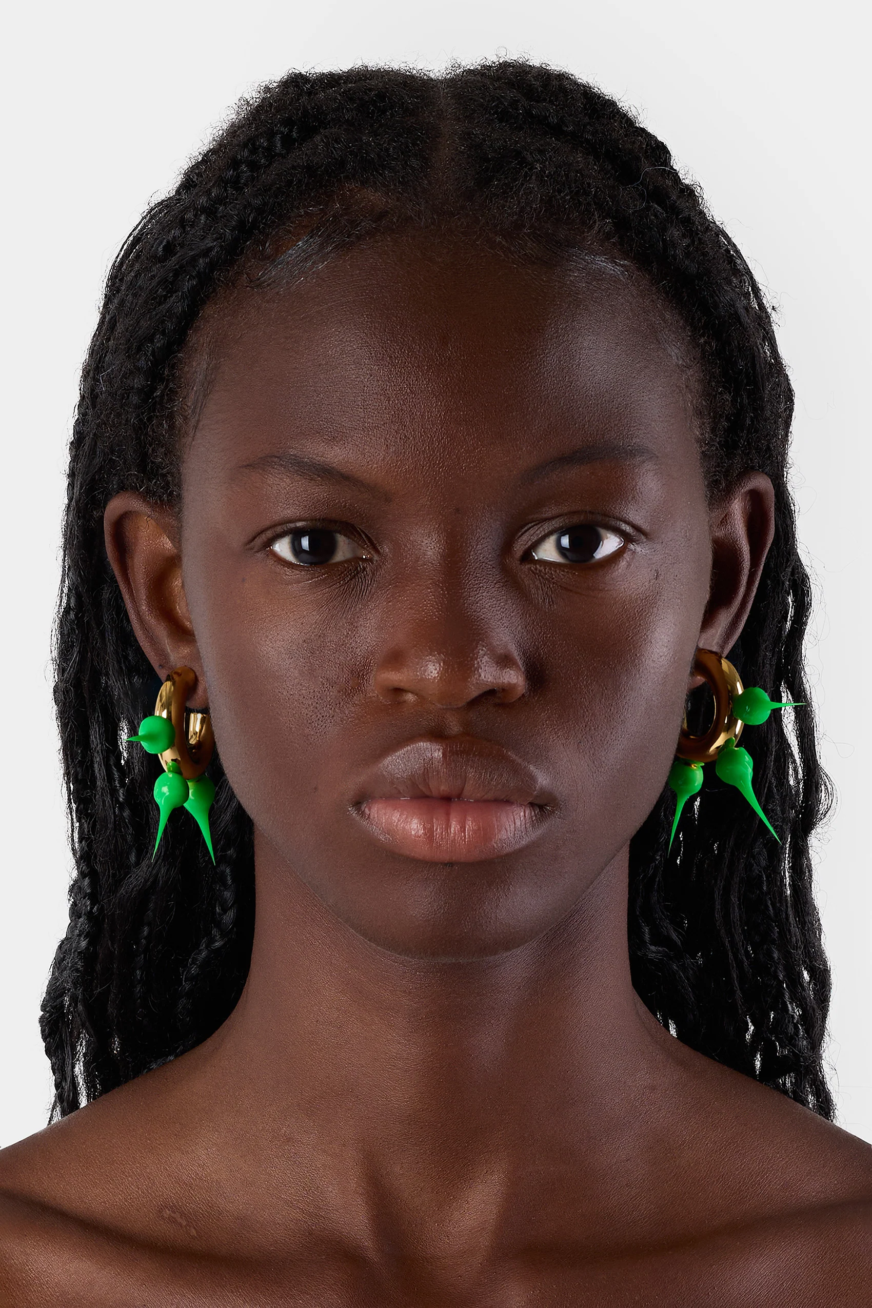 SPIKE RUBBERIZED SMALL HOOP EARRINGS / gold / neon green - Image 3